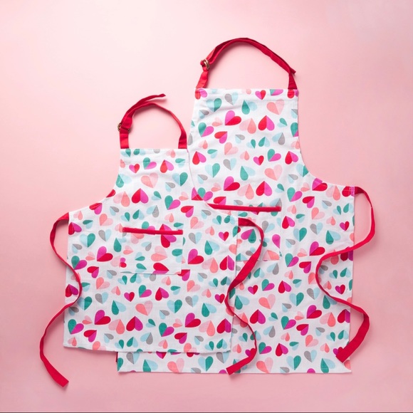 NWT Cupcakes And Cashmere Mommy and Me Apron Set